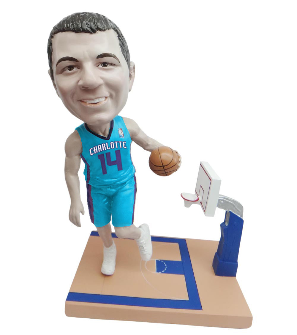 Charlotte Hornets Driving Towards The Basket