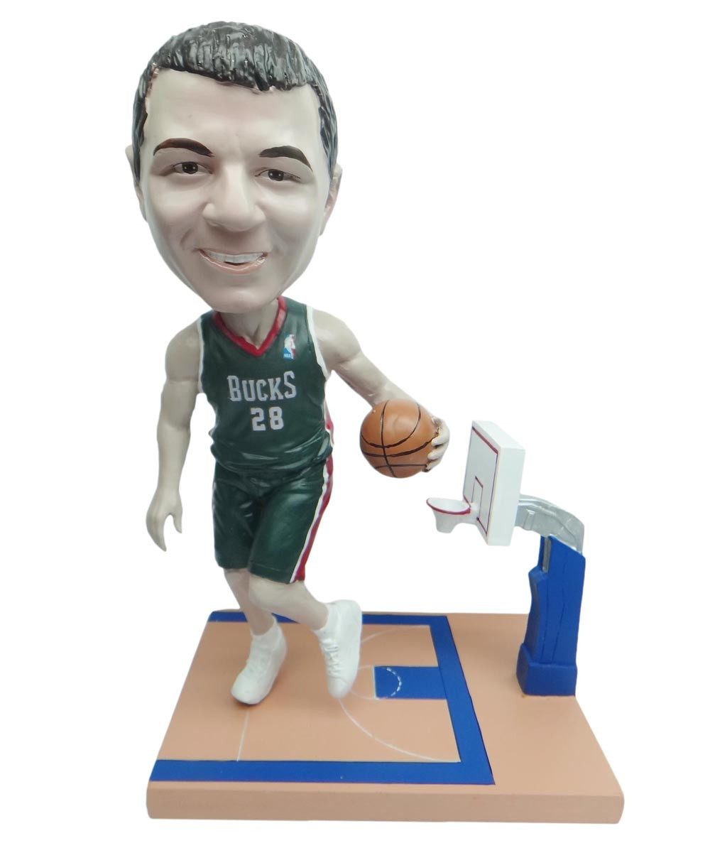 Milwaukee Bucks Driving Towards The Basket